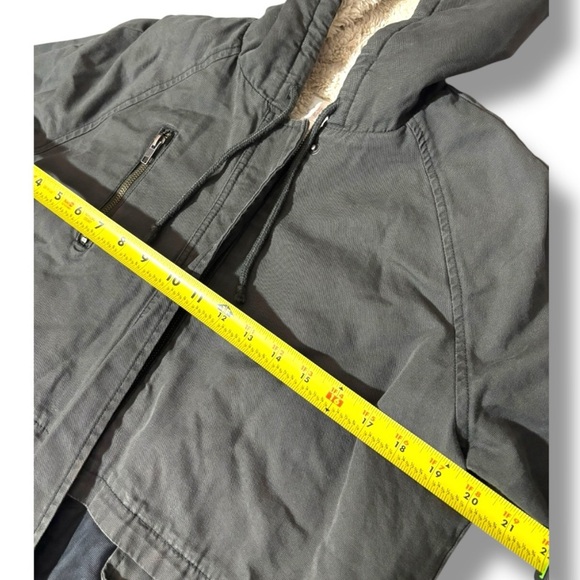 Sun & Shadow Hooded 2 Tone Faux Fur Lined Zip Up Canvas Army Fatigue Jacket - Picture 15 of 16